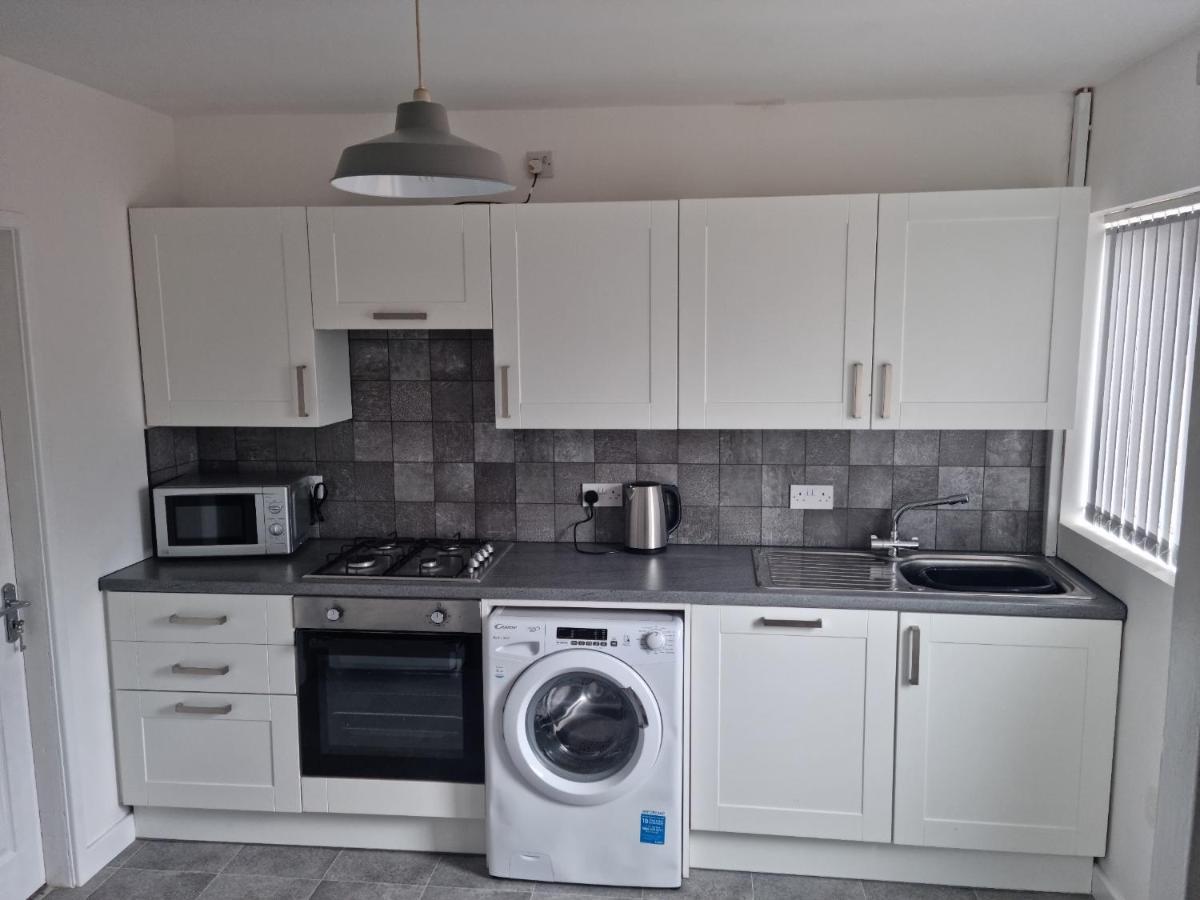 3 Bedroom House-Ellesmere Port Bagian luar foto