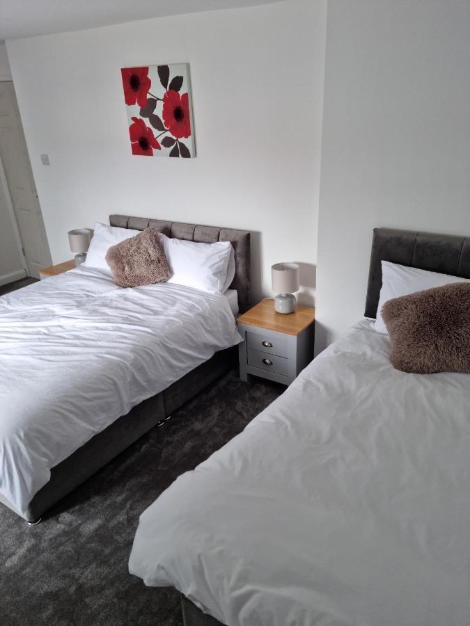 3 Bedroom House-Ellesmere Port Bagian luar foto