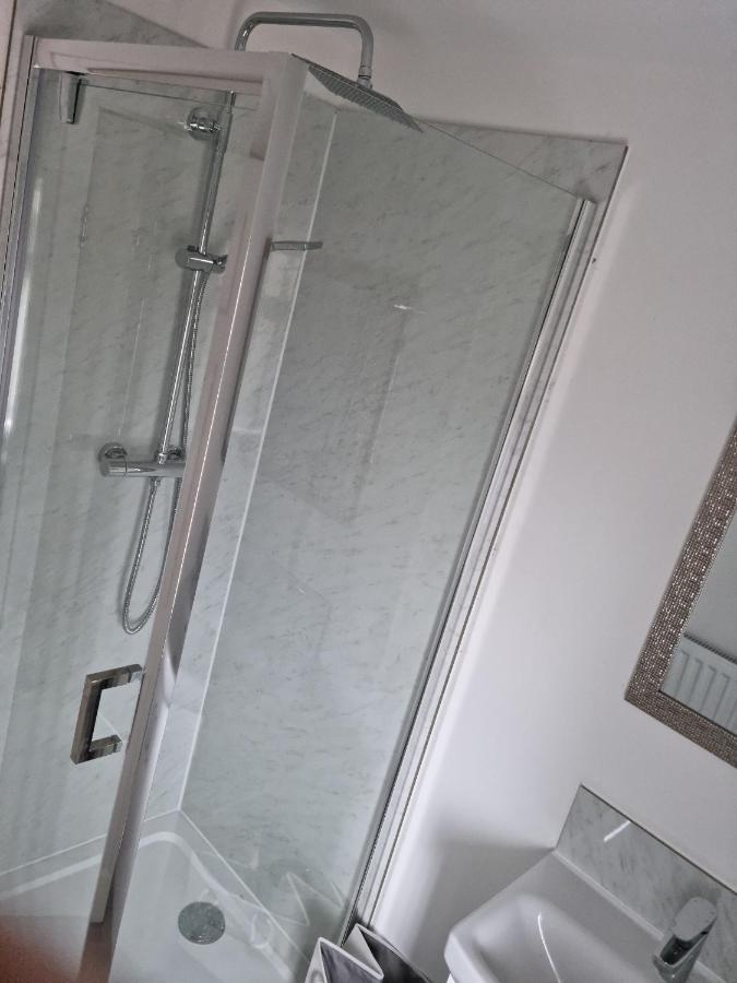 3 Bedroom House-Ellesmere Port Bagian luar foto