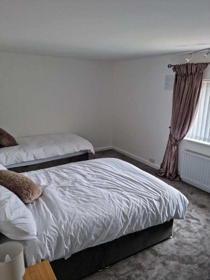3 Bedroom House-Ellesmere Port Bagian luar foto