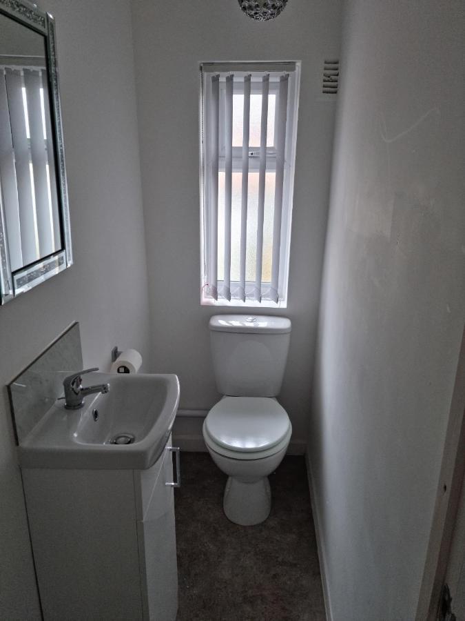 3 Bedroom House-Ellesmere Port Bagian luar foto